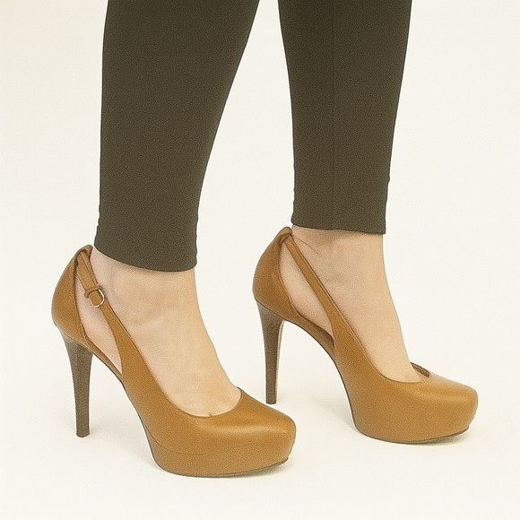 Bundle 2/$25 GUESS Vintage Leather Women's High Heel Pumps - Picture 1 of 6